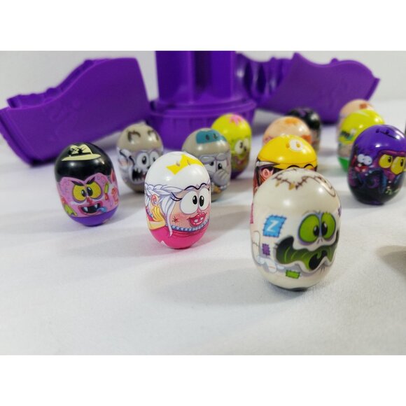 Mighty Beanz Collectible Toy Capsule With 16 Beans Tuff Bean Hulk Hogan - Picture 12 of 16